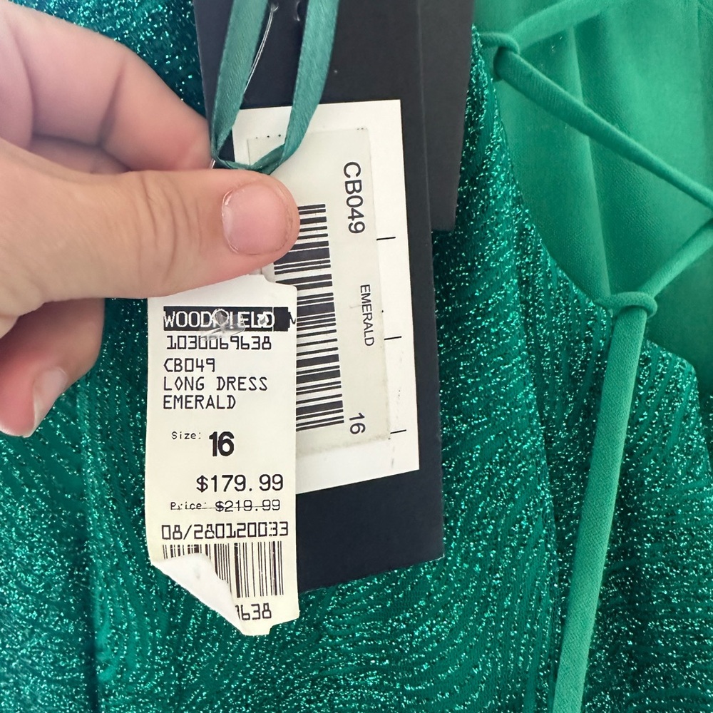 Green PROM DRESS ๐๐คฉ - Picture 7 of 7